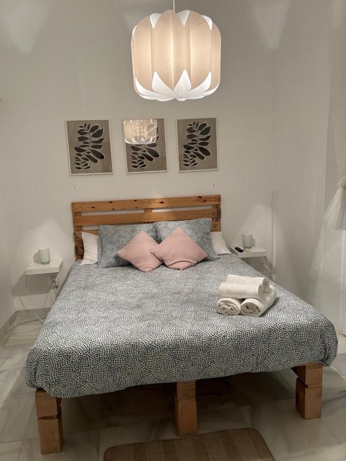 Small Double Room,1328091419:JPEG